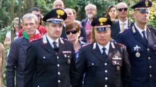 A sinistra, il capitano Francesco Provenza; a destra, il maresciallo Giacomo Di Bello, comandante della stazione di Seregno