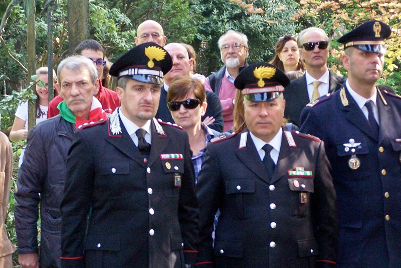 A sinistra, il capitano Francesco Provenza; a destra, il maresciallo Giacomo Di Bello, comandante della stazione di Seregno