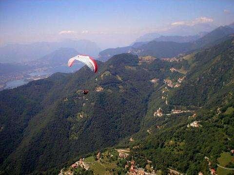 Troppo vento a Palazzago:rinviata la gara di parapendio