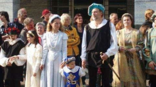 Costumi d’epoca e cinque bandper la festa medievale di Bagnatica