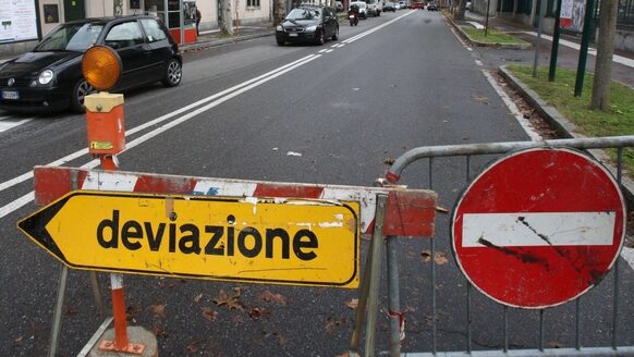 Monza, via Borsa a senso unicoVia Foscolo chiusa per lavori
