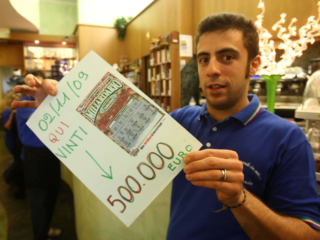 Monza, gratta e stravince in un bar
500mila euro al “Miliardario”