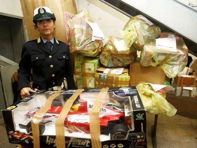 Monza, i vigili sequestrano1500 giocattoli cinesi