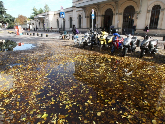 Riprende il cantiere alla stazioneMonza, stop al lago nel piazzale