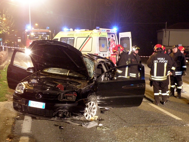 Briosco, l’auto si ribalta più volteVentunenne di Capriano in coma