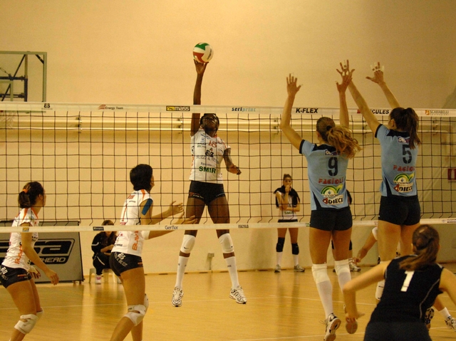 Volley, Busnago lotta e ci provaCariparma è più esperta e vince