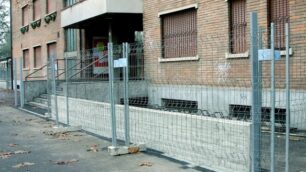 Desio, esasperato da baby-gangsacerdote “blinda” la parrocchia
