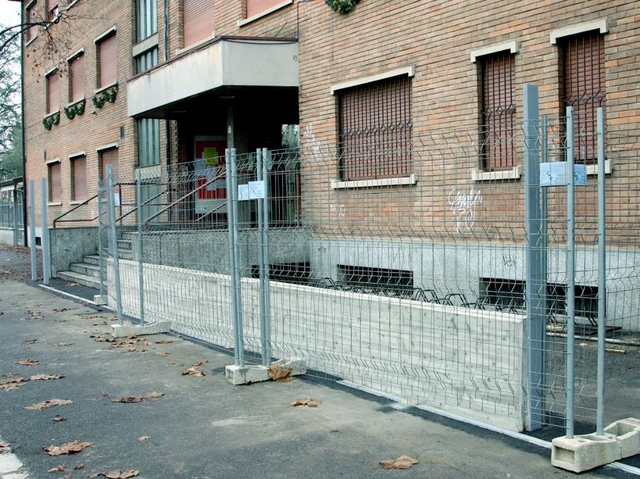 Desio, esasperato da baby-gangsacerdote “blinda” la parrocchia