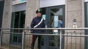 Vimercate, colpo in pieno centroRapina alla filiale Intesa San Paolo