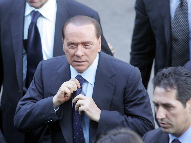 C’è la prima della Scala a Milano?Berlusconi al cinema a Vimercate