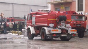 Limbiate, incendio in una dittaDue giorni per spegnere il rogo