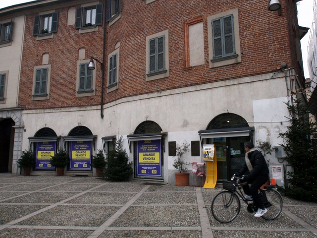Pochi parcheggi e calo dei clientiIn centro Monza chiude «Sala»