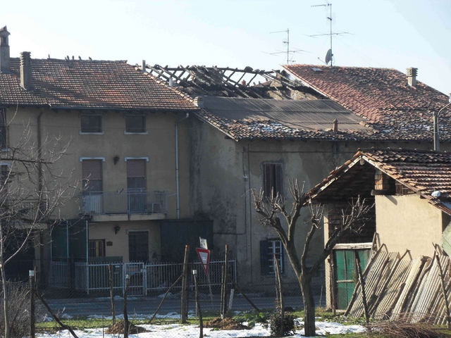 Veduggio, nuovo rogo in cascinaFamiglia costretta a sgomberare