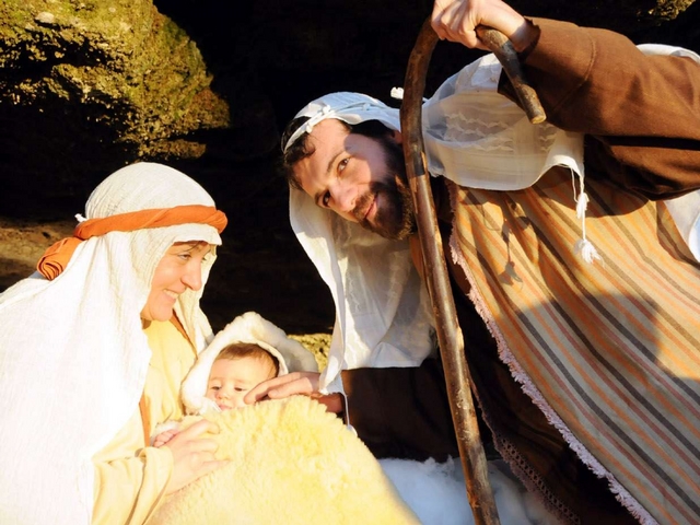 Carate, migliaia di visitatorial presepe vivente di Agliate