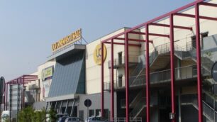 Lissone, pompieri all’Uci CinemasCedono piastrelle al primo piano