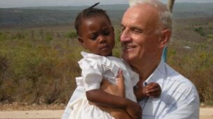 Don Mauro Brescianini è vivo«Ad Haiti situazione drammatica»