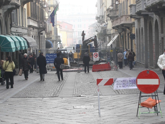 Cantieri infiniti in centro storicoMonza, disagi per il nuovo rosone