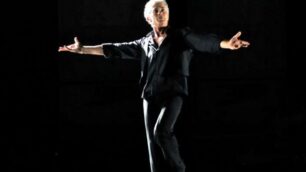 “Ho appena 50 anni e ballo il sirtaki”La grande danza di Paganini e Sungani