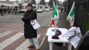 Monza, protesta Pd al mercato«San Rocco, una camera a gas»