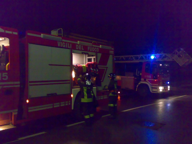 Camparada, fiamme dal caminoAttimi di paura in pieno centro