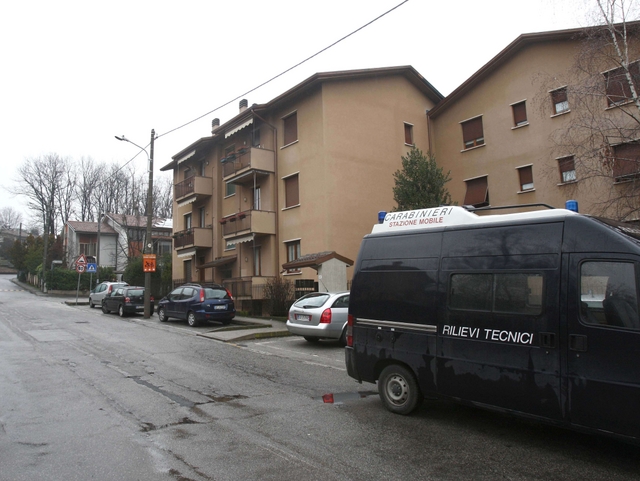 Ferisce il padre con un coltelloPaura in via Petrarca a Gerno