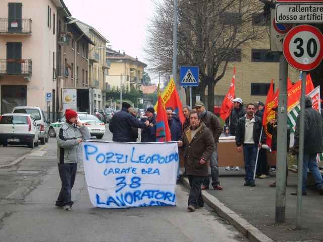 Carate, lavoratori della «Pozzi»in corteo per le vie del centro