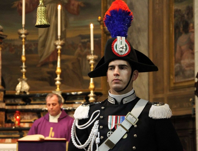 Busnago, messa dei carabiniericon il cappellano della legione