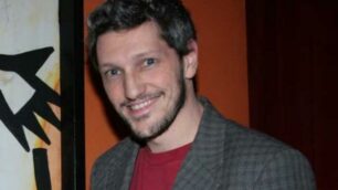 Sabato Omar Fantini a Curnocon le «umbrella girl»