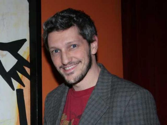 Sabato Omar Fantini a Curnocon le «umbrella girl»
