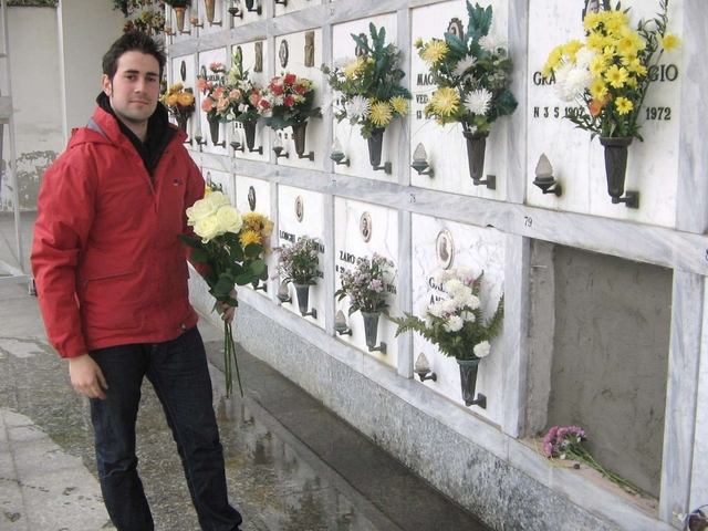 Barlassina, vandalismi al cimiteroIgnoti profanano una tomba
