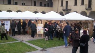Domenica a Calolziomercatino antiquariato