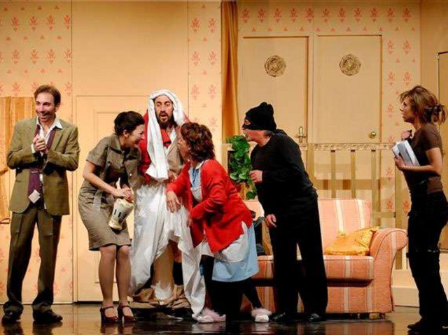 Rumori fuori scena a Binario 7Tutta l’ironia di Michael Frayn