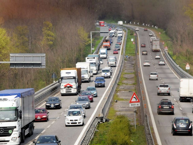 Briosco, violento tamponamentosulla 36: 26enne ferito al volto