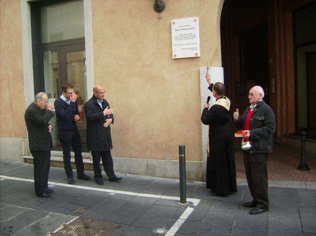 Giussano ricorda mons. GalbiatiTarga celebrativa sulla casa natale