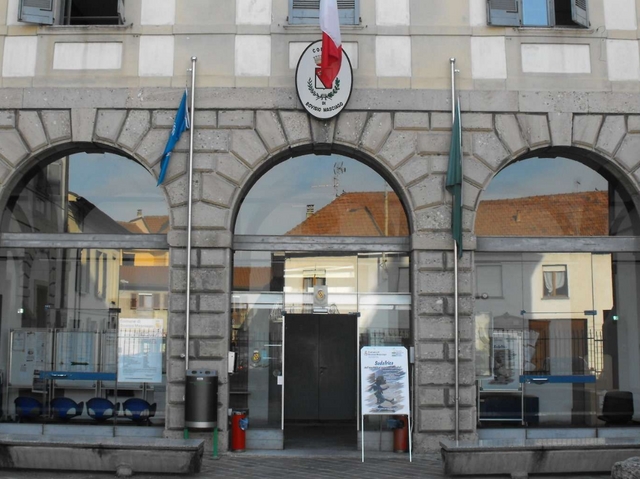 Ferri corti tra giunta e minoranzaBovisio, carabinieri in municipio