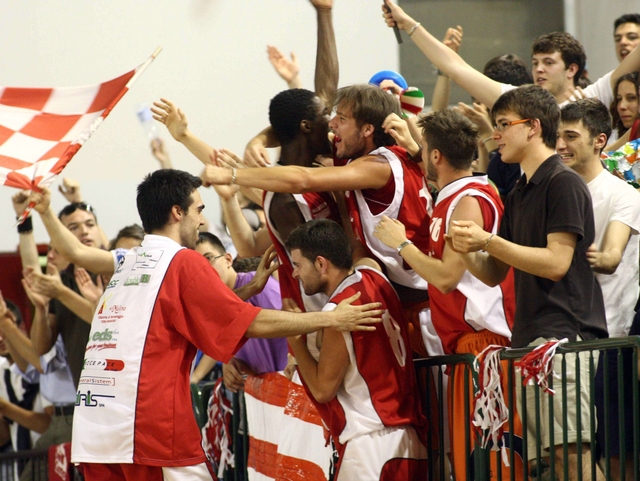 Basket, impresa di BernareggioVince e porta Cremona alla bella