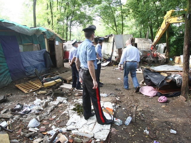 Concorezzo, campo rom abusivosgomberato da vigili e carabinieri