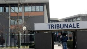 Desio, gli tolgono le manettetenta di fuggire dal Tribunale