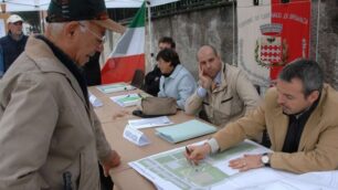 La giunta in piazza, notte in tendaCavenago protesta contro Roma