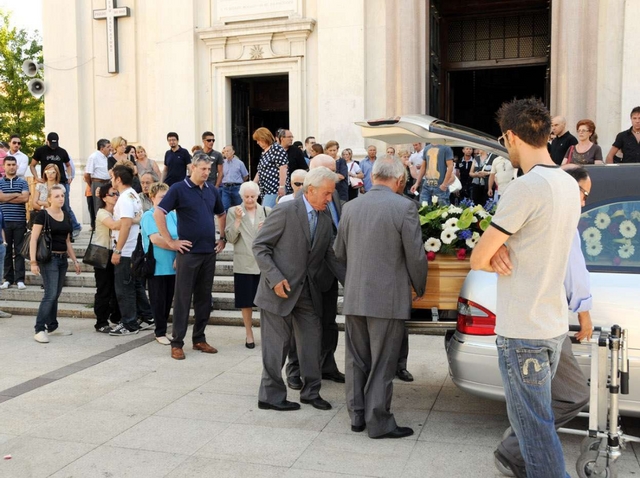 Ucciso per una birra, funerale«Luigi amava stare tra la gente»