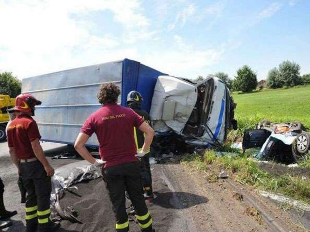 Schianto, morti due bergamaschicoinvolto un camionista desiano