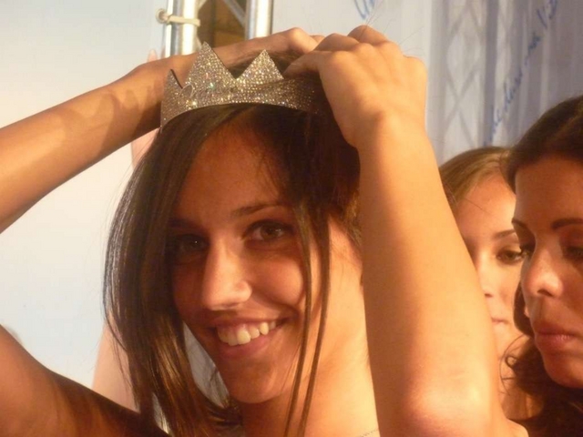 Miss Italia, la medese Martinacede la fascia all’ex di Bossi jr