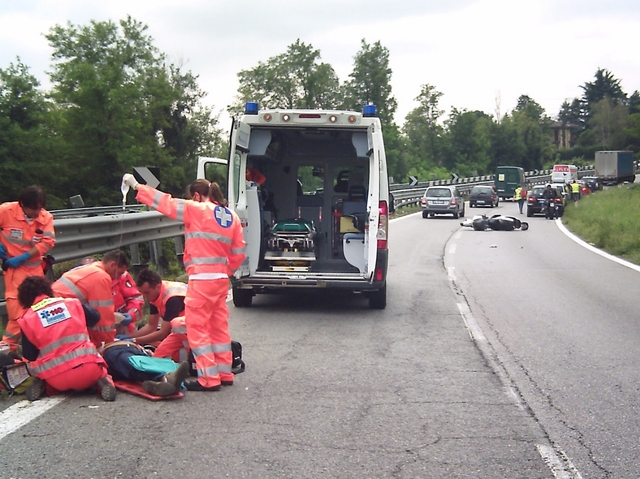 Muggiò, ferito in crash a GiussanoPensionato muore dopo 15 giorni