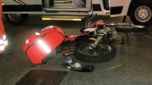 Seregno, scontro auto-scooternella notte: feriti due sedicenni