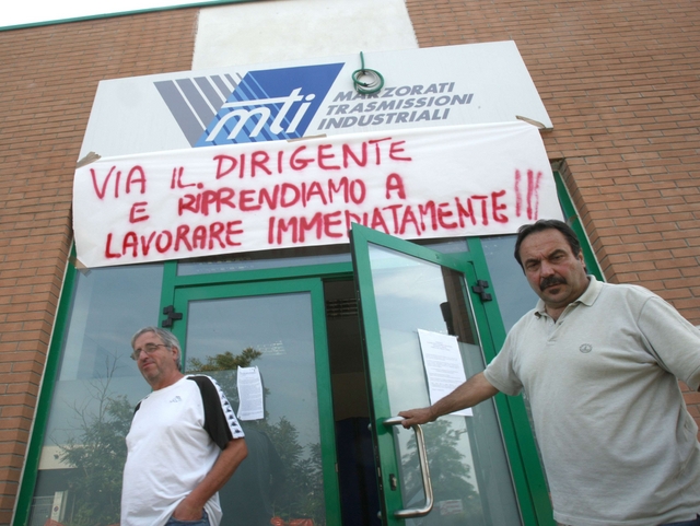 Brugherio, occupata la MarzoratiLavoratori contro la chiusura