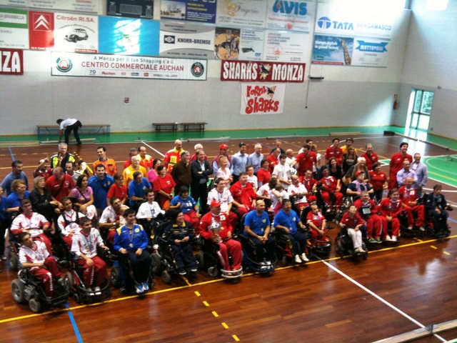 Arcore, wheelchair hockey in festaGli Sharks tengono testa a Varese