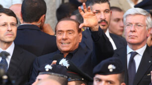 Berlusconi a Monza per MandelliFischi e contestazioni dalla piazza