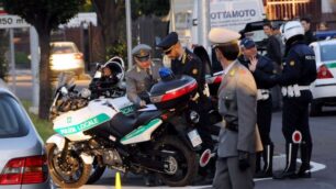 Carate, finanzieri e polizia localeBlitz lungo le strade e nei bar