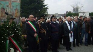 Giussano, inaugurato a Robbianoil nuovo monumento ai caduti