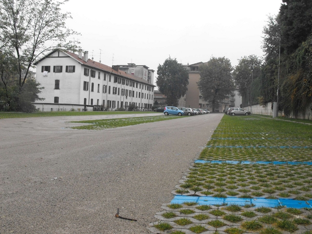 Seveso, partono le strisce bluma i posteggi restano vuoti